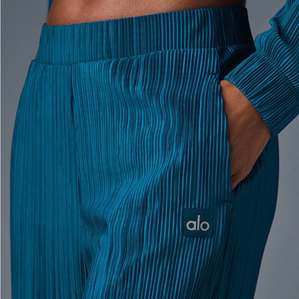 Alo Yoga High Waist Micro Plisse Straight Leg Pant